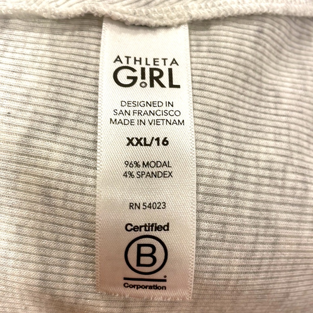 NWOT Athleta Girl Stretch Flow Top with Thumbholes - Picture 8 of 8